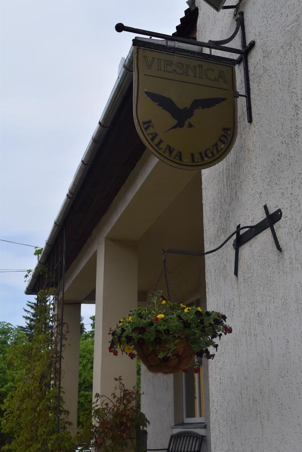 Kalna Ligzda Hotel Smiltene Buitenkant foto