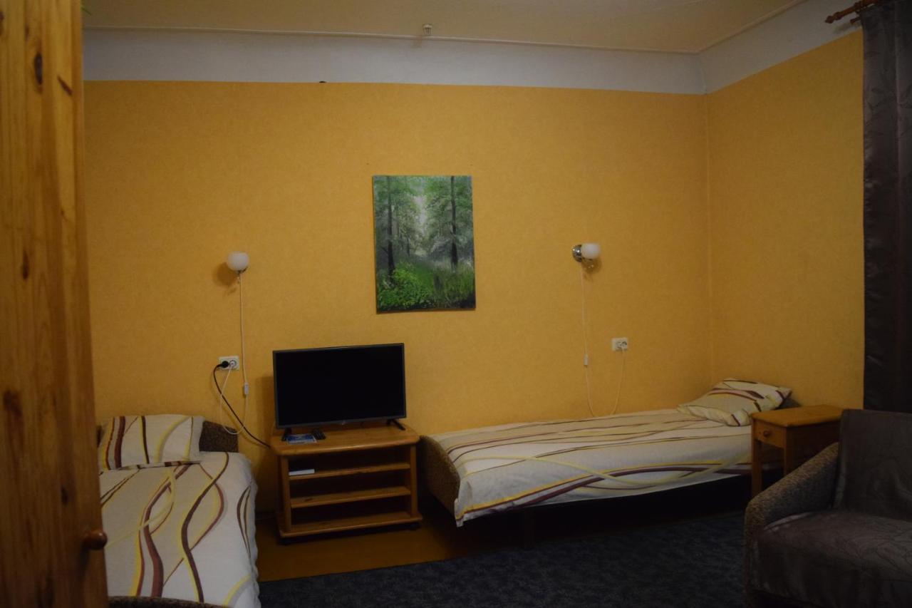 Kalna Ligzda Hotel Smiltene Buitenkant foto