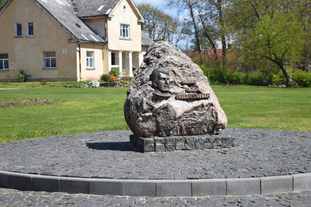 Kalna Ligzda Hotel Smiltene Buitenkant foto