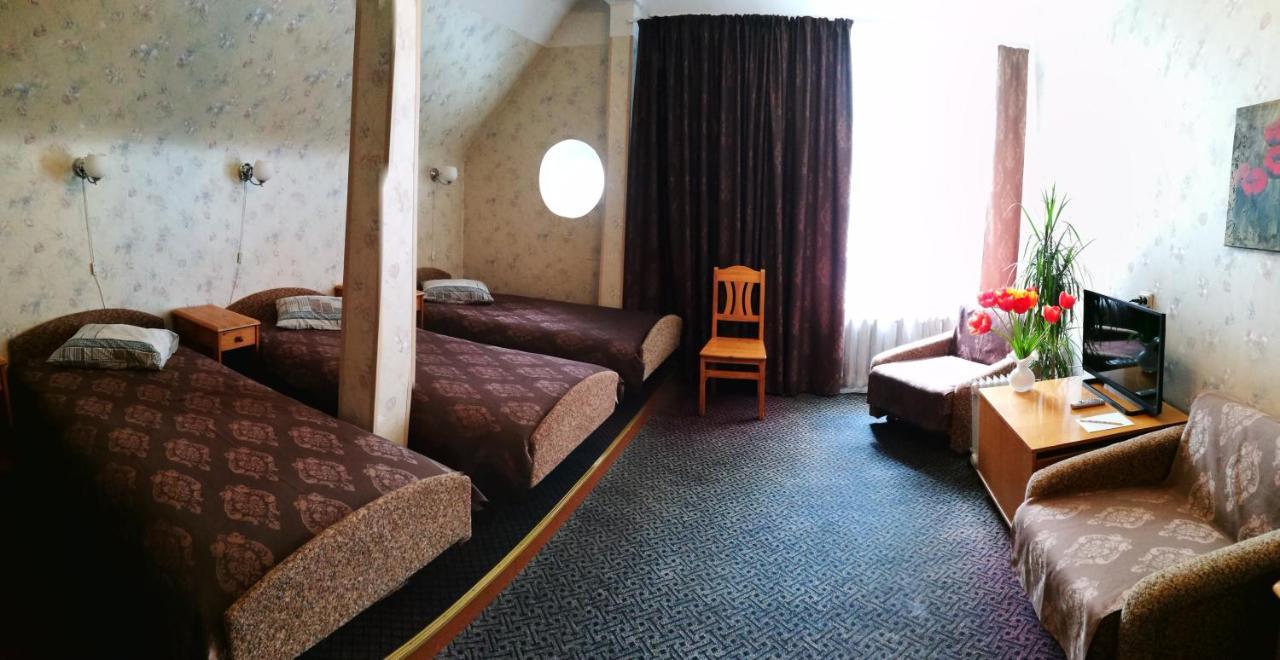Kalna Ligzda Hotel Smiltene Buitenkant foto