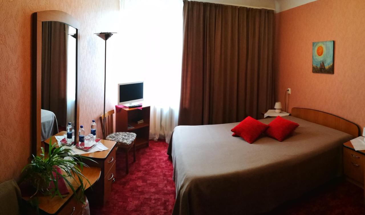 Kalna Ligzda Hotel Smiltene Buitenkant foto